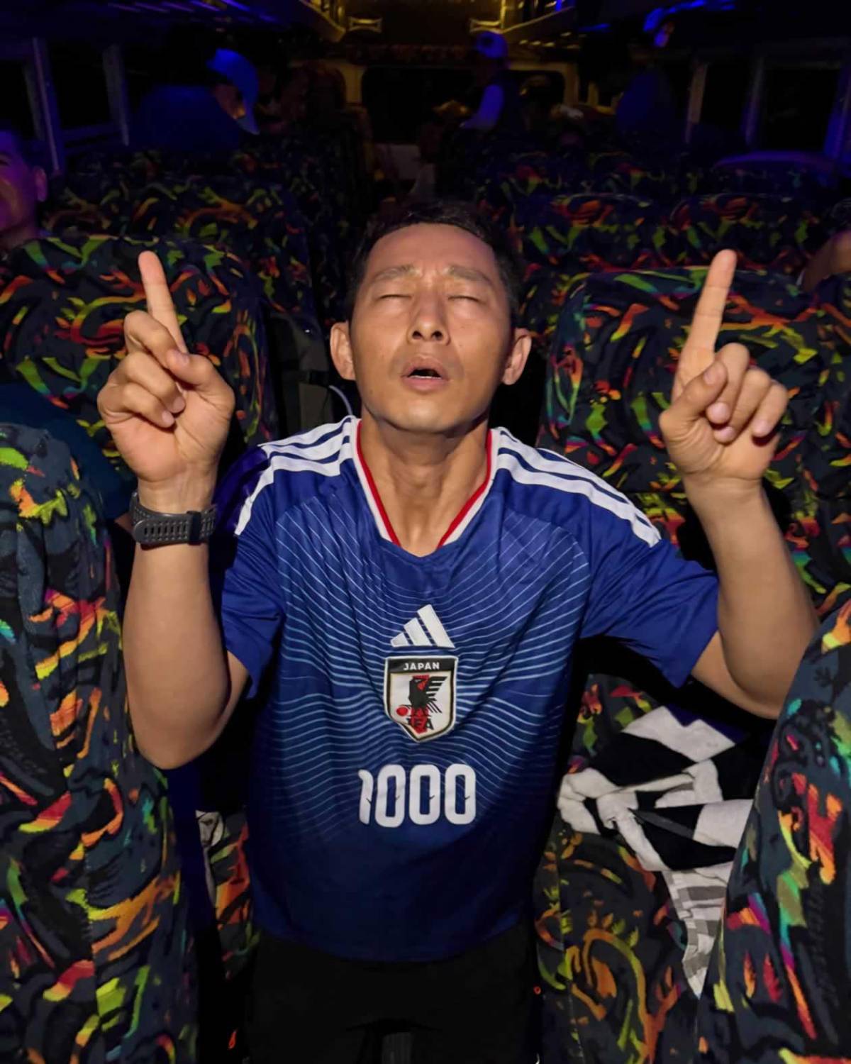 ¡Qué detallazo! El sorprendente regalo de Carlos Espina a Shin Fujiyama en pleno Mundial