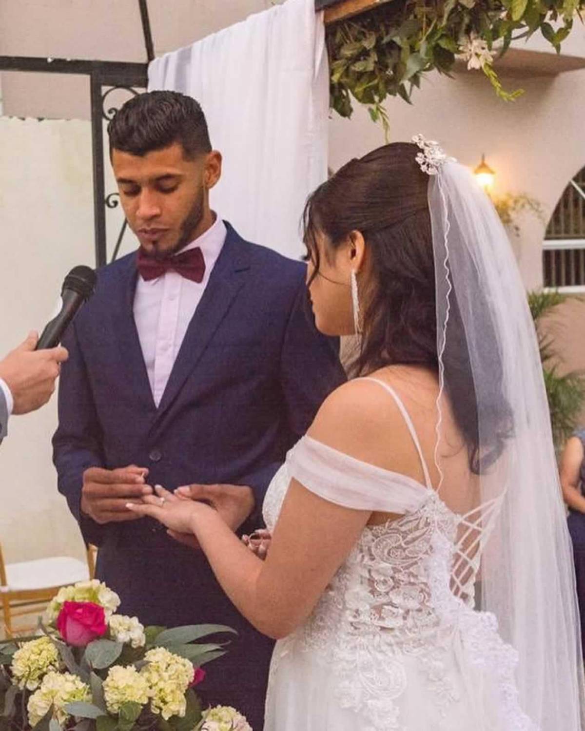 Bella chica anuncia embarazo con legionario hondureño: serán padres por primera vez