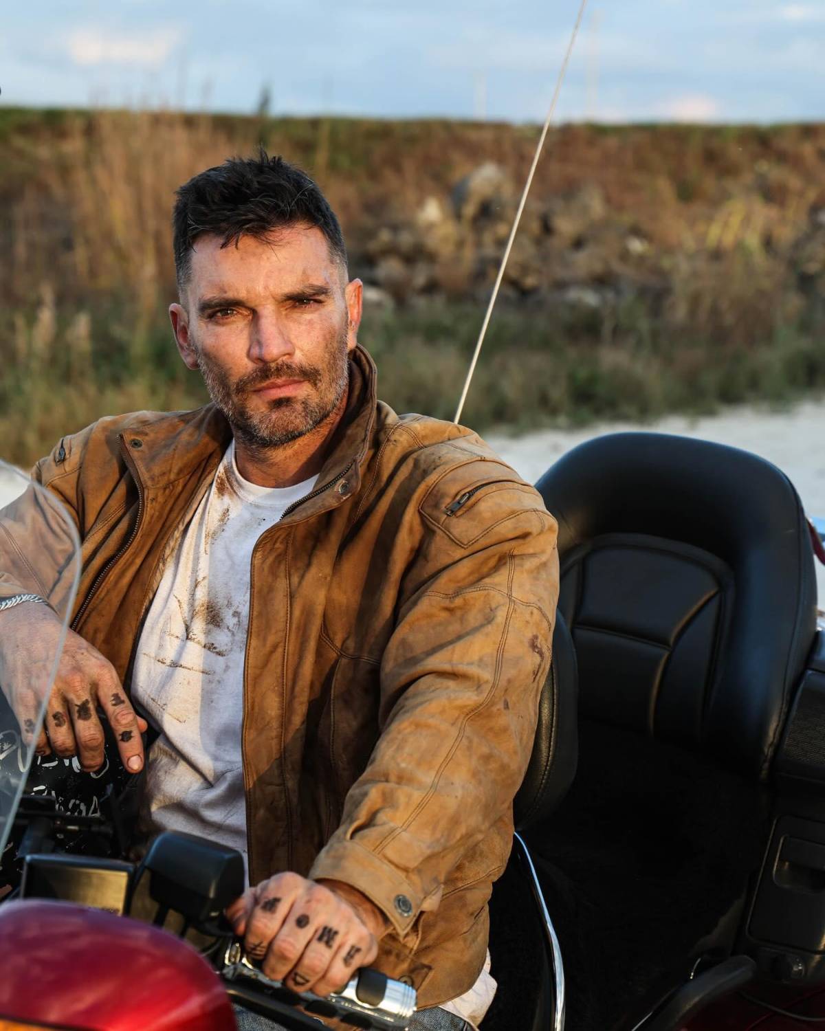 Julián Gil envía mensaje a Alofoke tras burlas hacia él: Charlatán