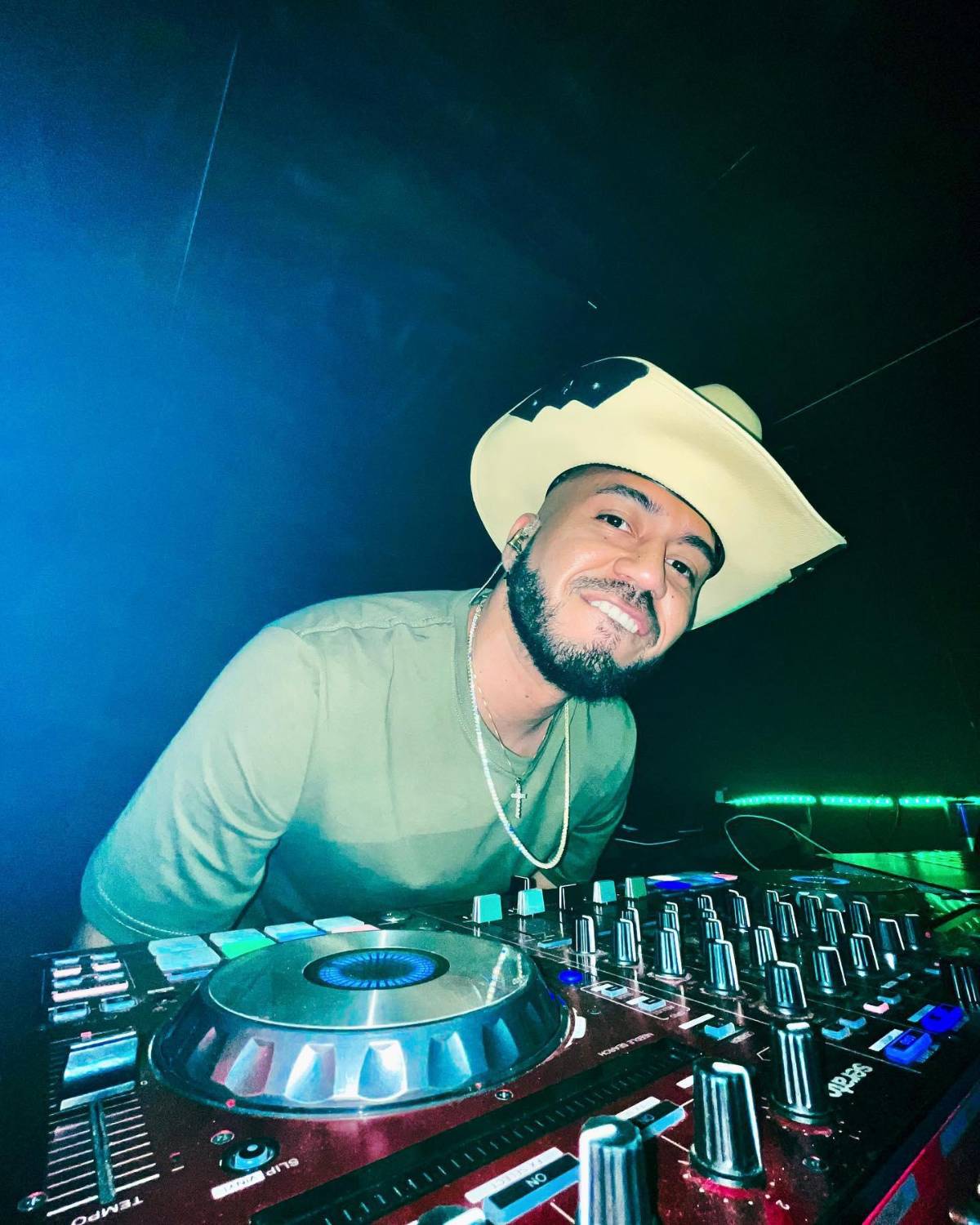 DJ Chaval arremete contra Jorge Medina: es un bruto que ni nùmeros tiene