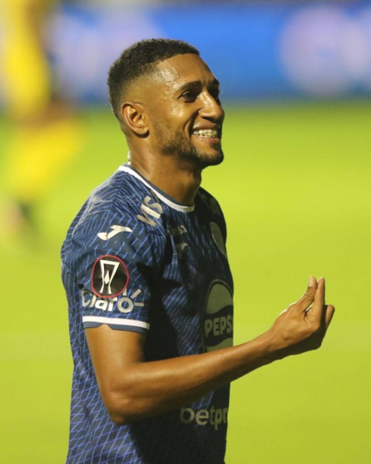 Festejos de Motagua, el jugador señalado en Platense y el descuido de bella chica