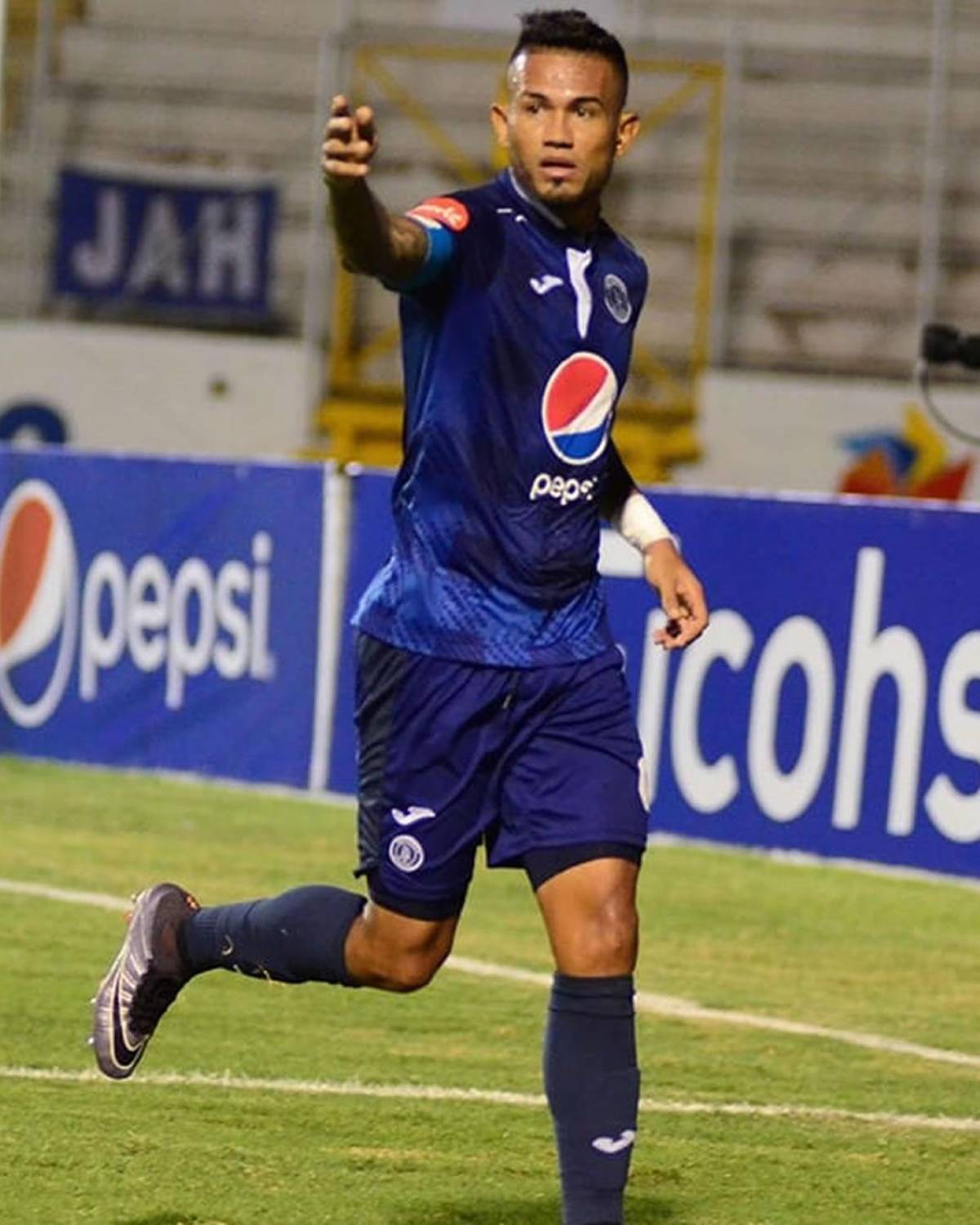 Hacemos de todo: la nueva vida de Carlos 'Chino' Discua en EEUU tras retirarse del fútbol