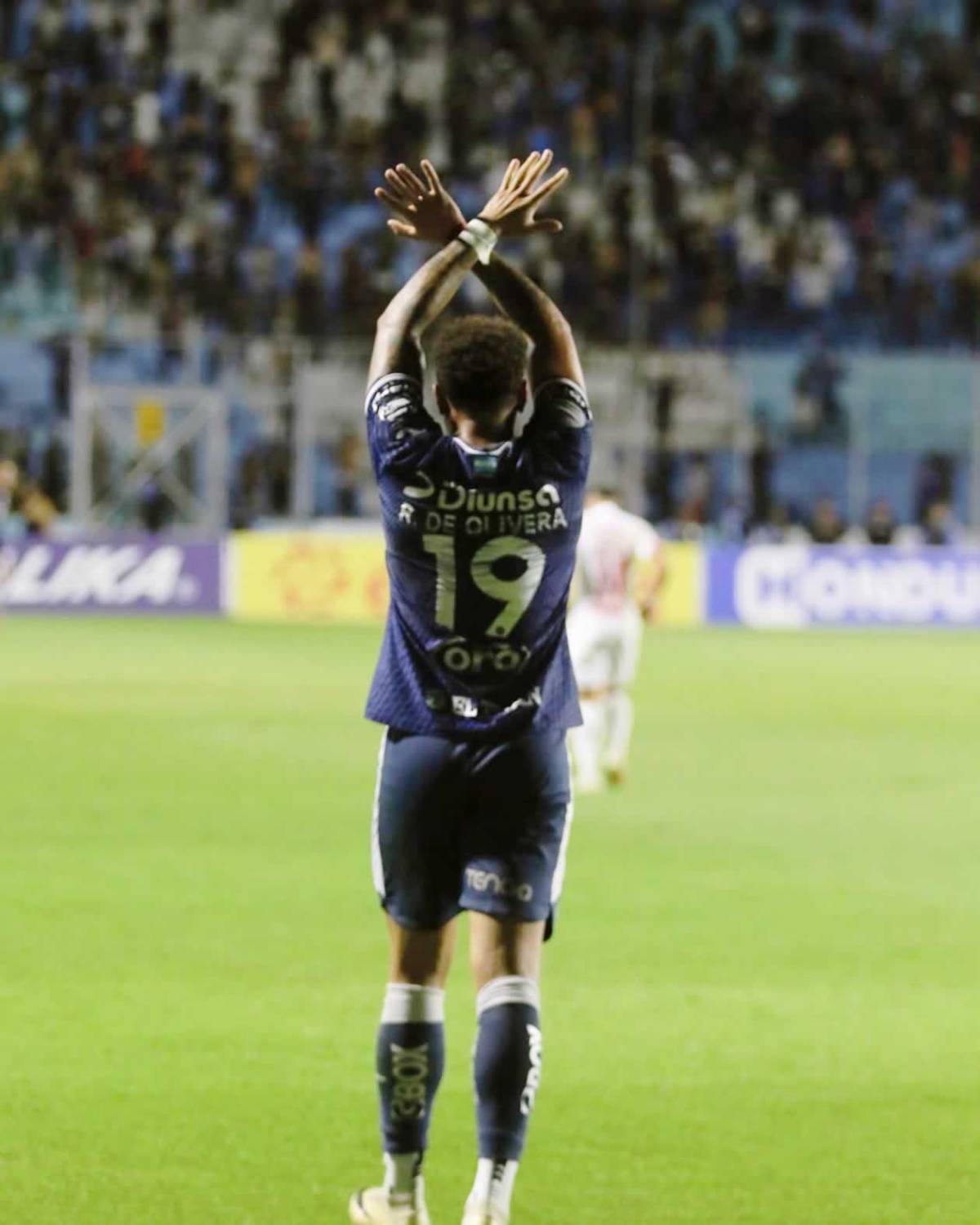 Enfado de Olimpia, dardo de Menjívar a barra de Motagua y festejo de Rodrigo de Olivera