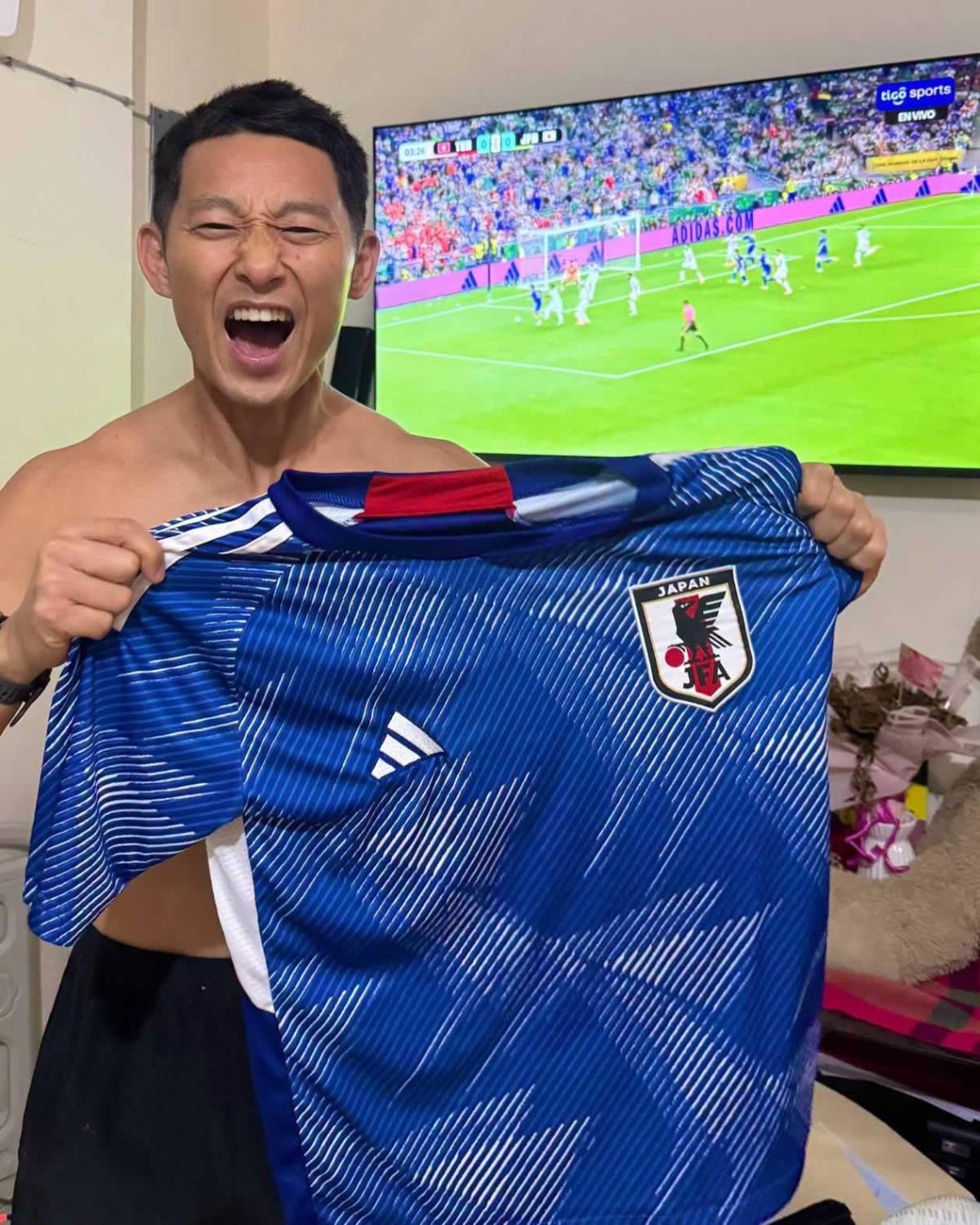 ¡Qué detallazo! El sorprendente regalo de Carlos Espina a Shin Fujiyama en pleno Mundial