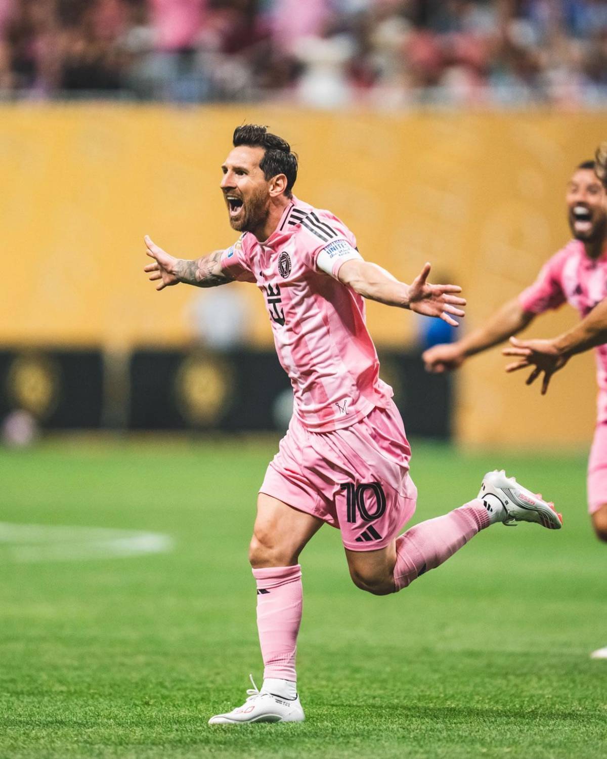 Messi hace sufrir a amigo de Cristiano Ronaldo con golazo, nuevo festejo y esto hizo Antonela