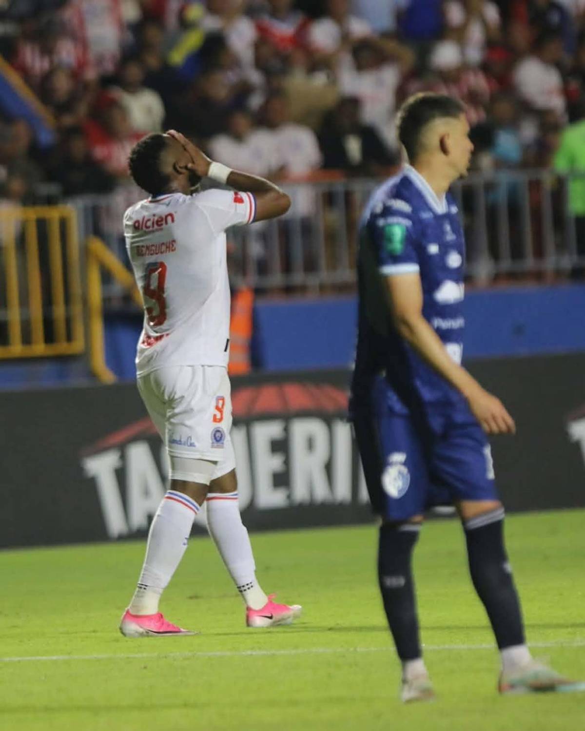 La pelea de Espinel tras eliminación de Olimpia, tristeza y provocador festejo de Cartaginés