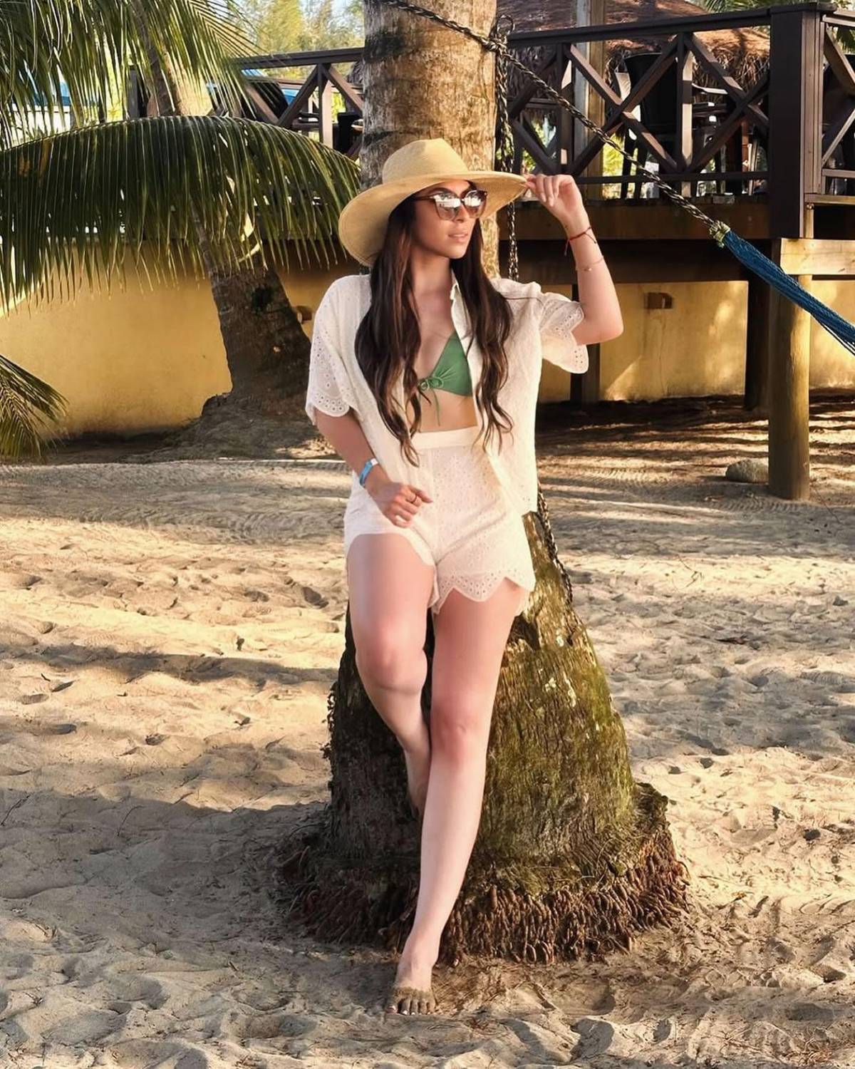 Novia de futbolista extranjero de Liga Nacional cautiva con fotos en la playa
