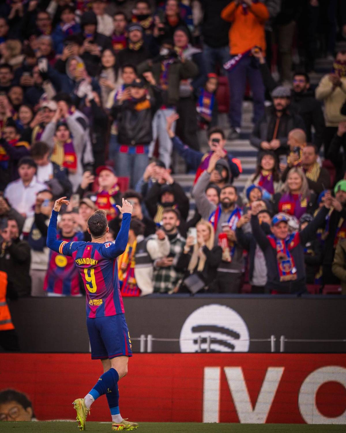 Barcelona volvió al Camp Nou: fiesta, Messi 'apareció' y agresión que indigna