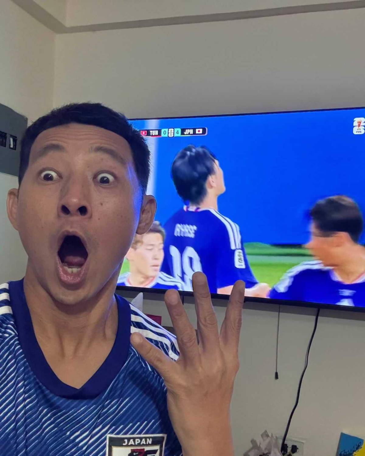 ¡Qué detallazo! El sorprendente regalo de Carlos Espina a Shin Fujiyama en pleno Mundial