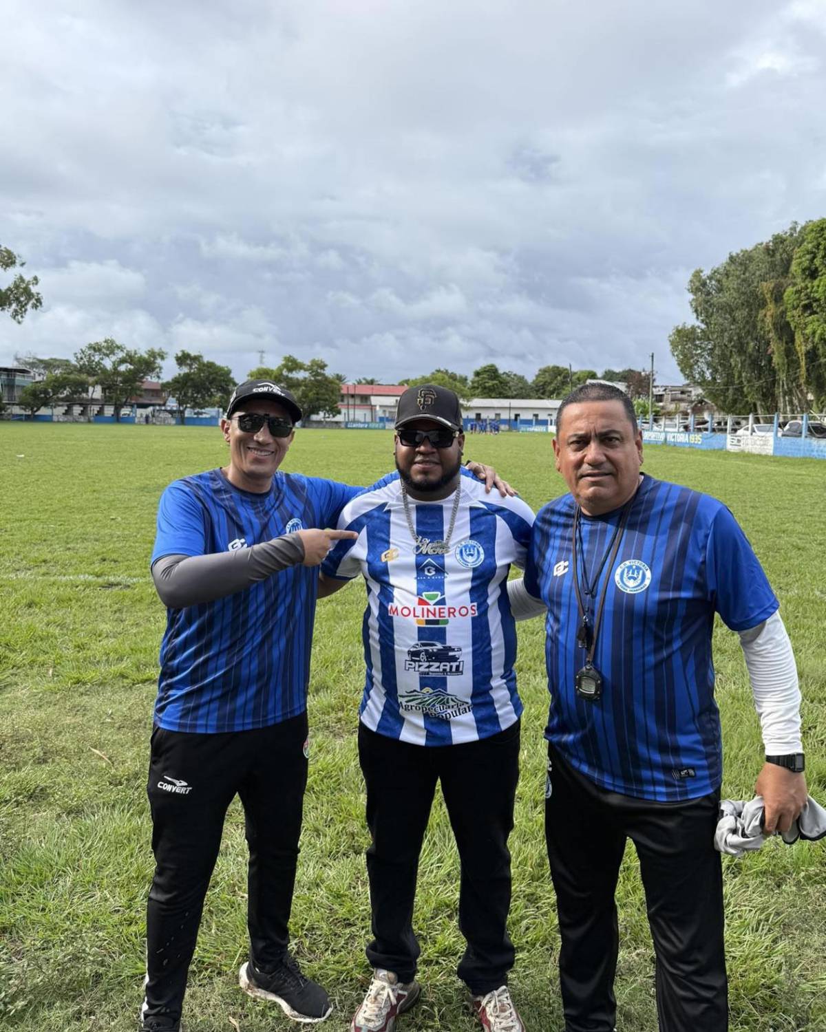 La More, manos a las obras en el Victoria: charla y convenció a dos jugadores a volver al club