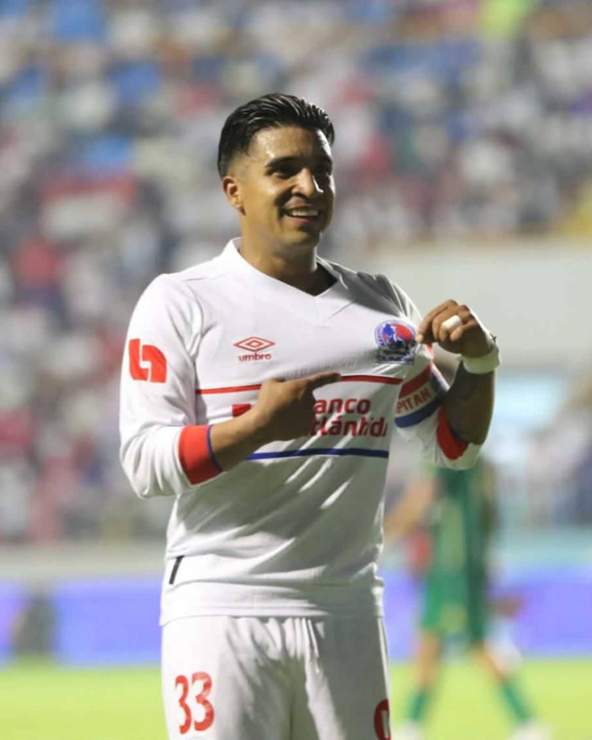 Bellas chicas del Olimpia-Marathón, festejo de Edwin Rodríguez y enfado de Lavallén