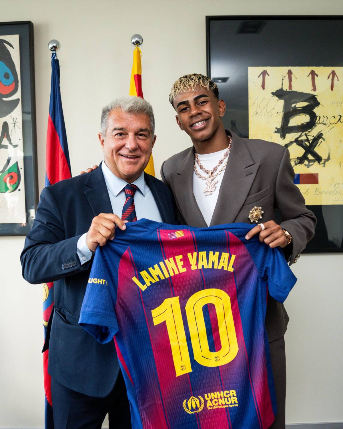 Lamine Yamal hereda la '10' del Barcelona y renueva su contrato