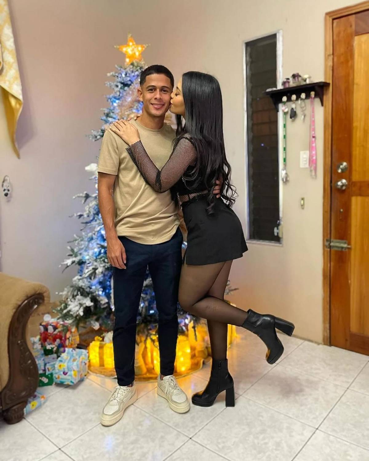 Bella chica confirma su embarazo de un futbolista de la Liga Nacional