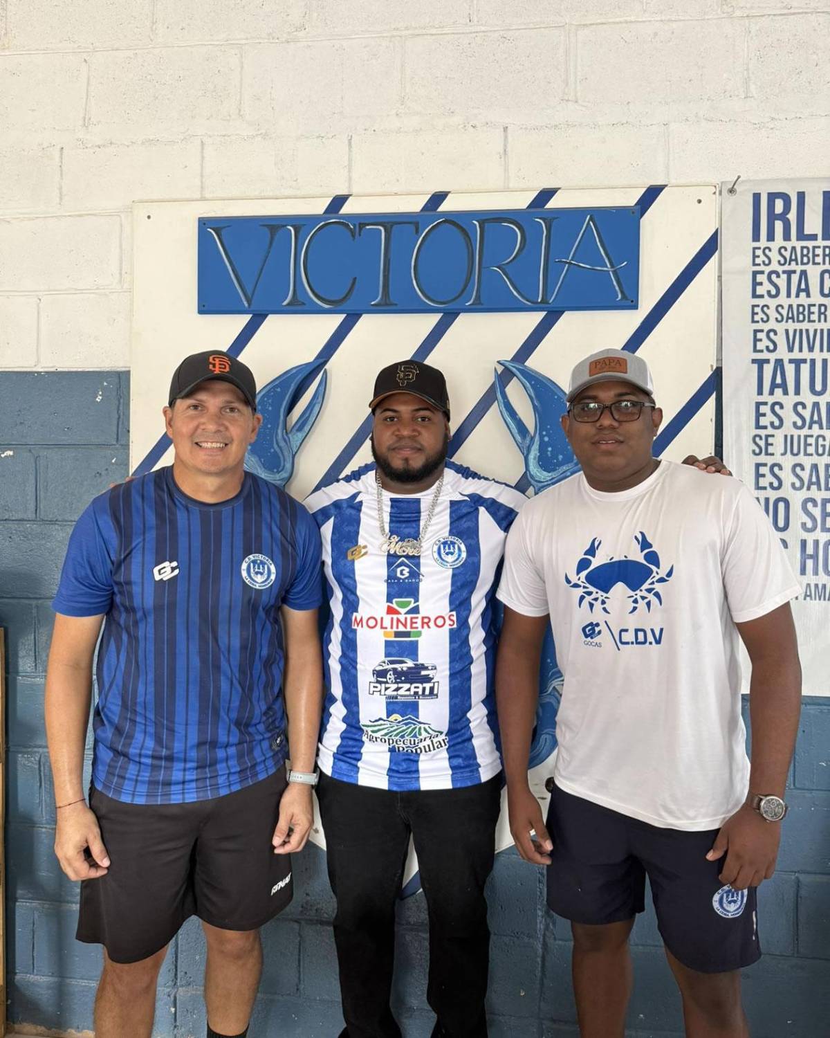 La More, manos a las obras en el Victoria: charla y convenció a dos jugadores a volver al club