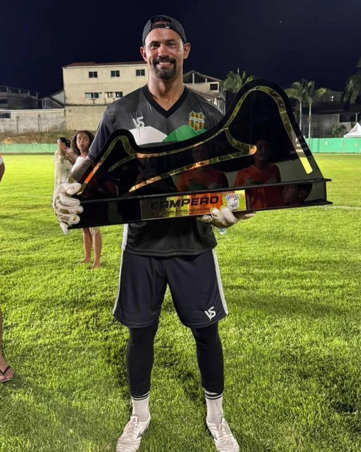 Portero que mató a su amante y dio su cadáver a los perros volvió a jugar al fútbol