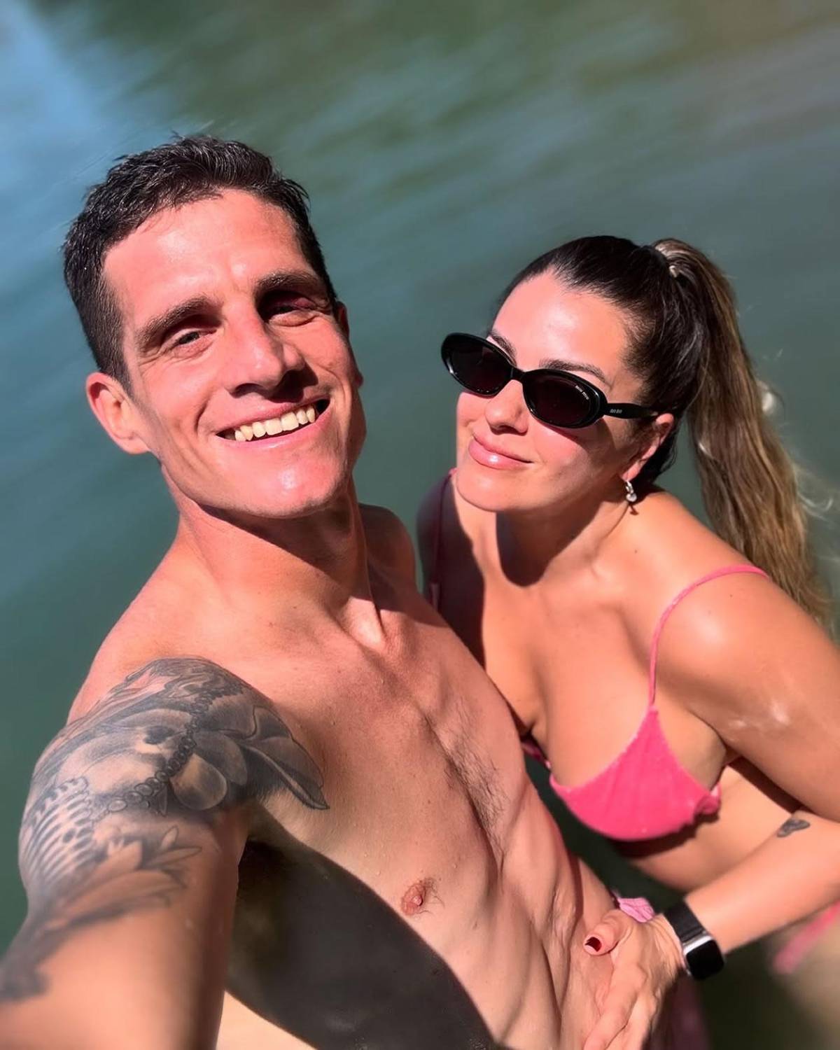 Con sus parejas: Futbolistas de Liga Nacional disfrutan del parón de selecciones