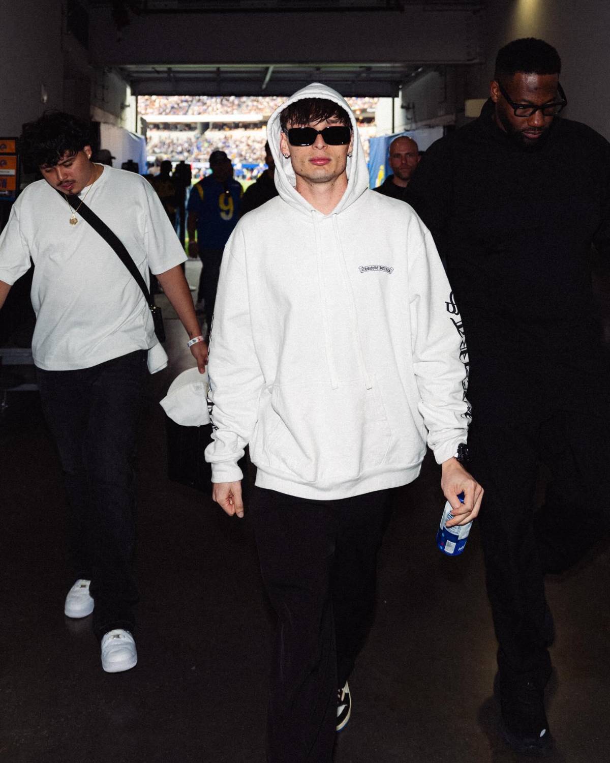 Retienen a Peso Pluma en aeropuerto para ser interrogado por el gobierno de EEUU