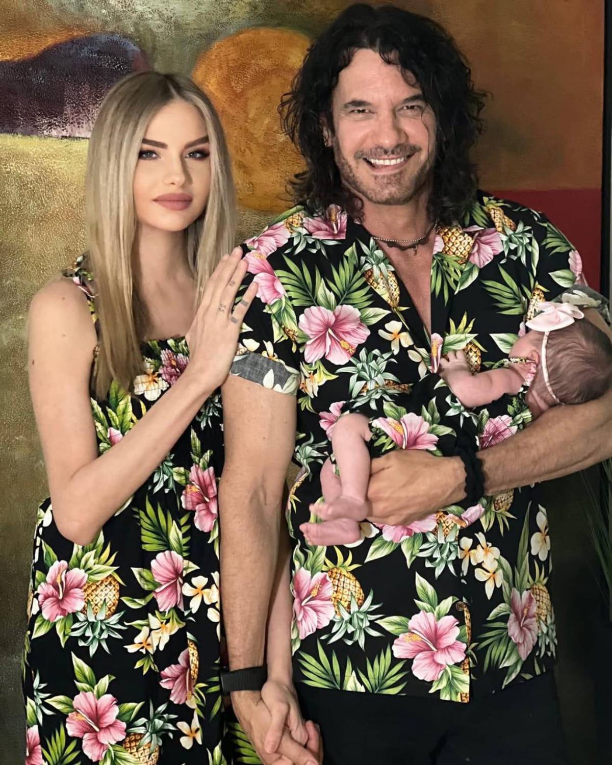 Expareja de Mario Cimarro gana batalla legal para mudarse con su hija fuera de USA