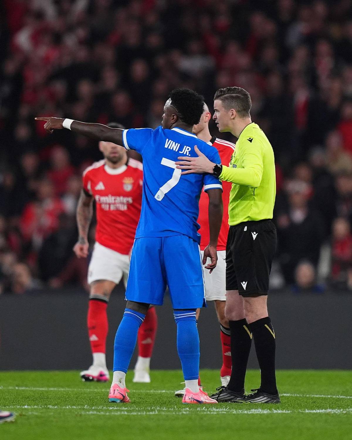 Chilavert ataca a Mbappé y Vinicius por polémica con Prestianni: Vive con un travesti