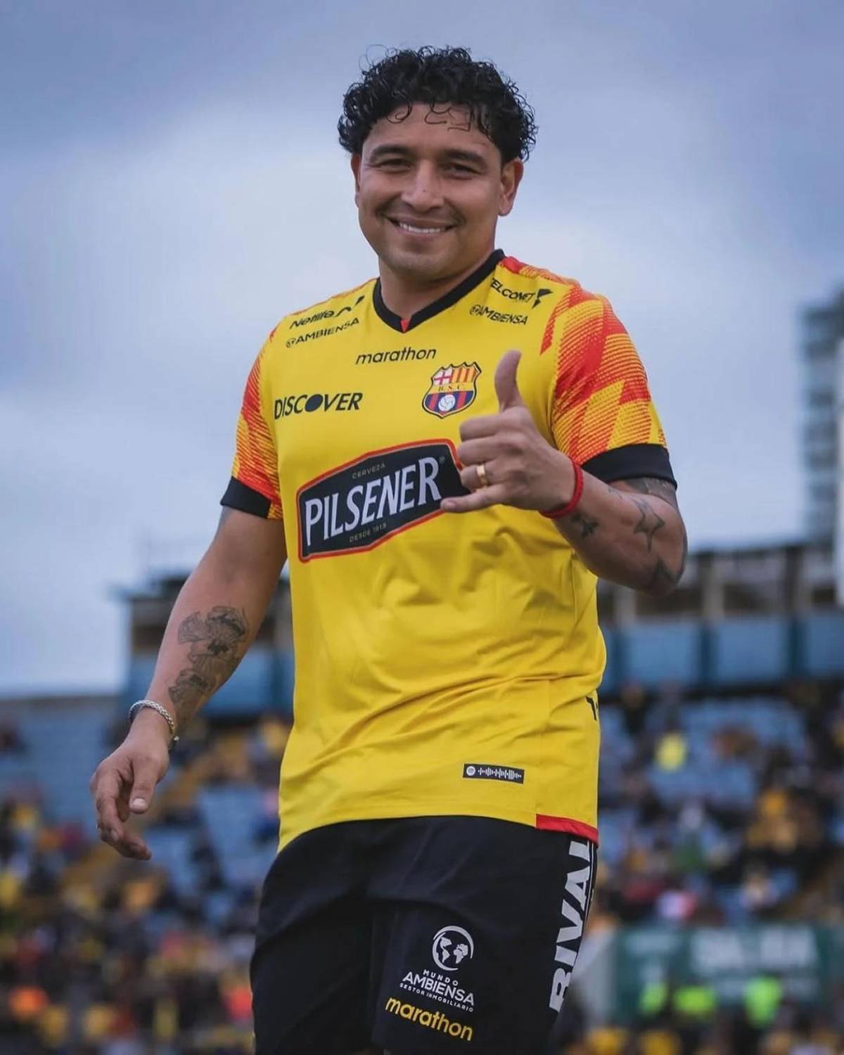 Quién era la mujer asesinada con Mario Pineida: esposa del jugador hace denuncia