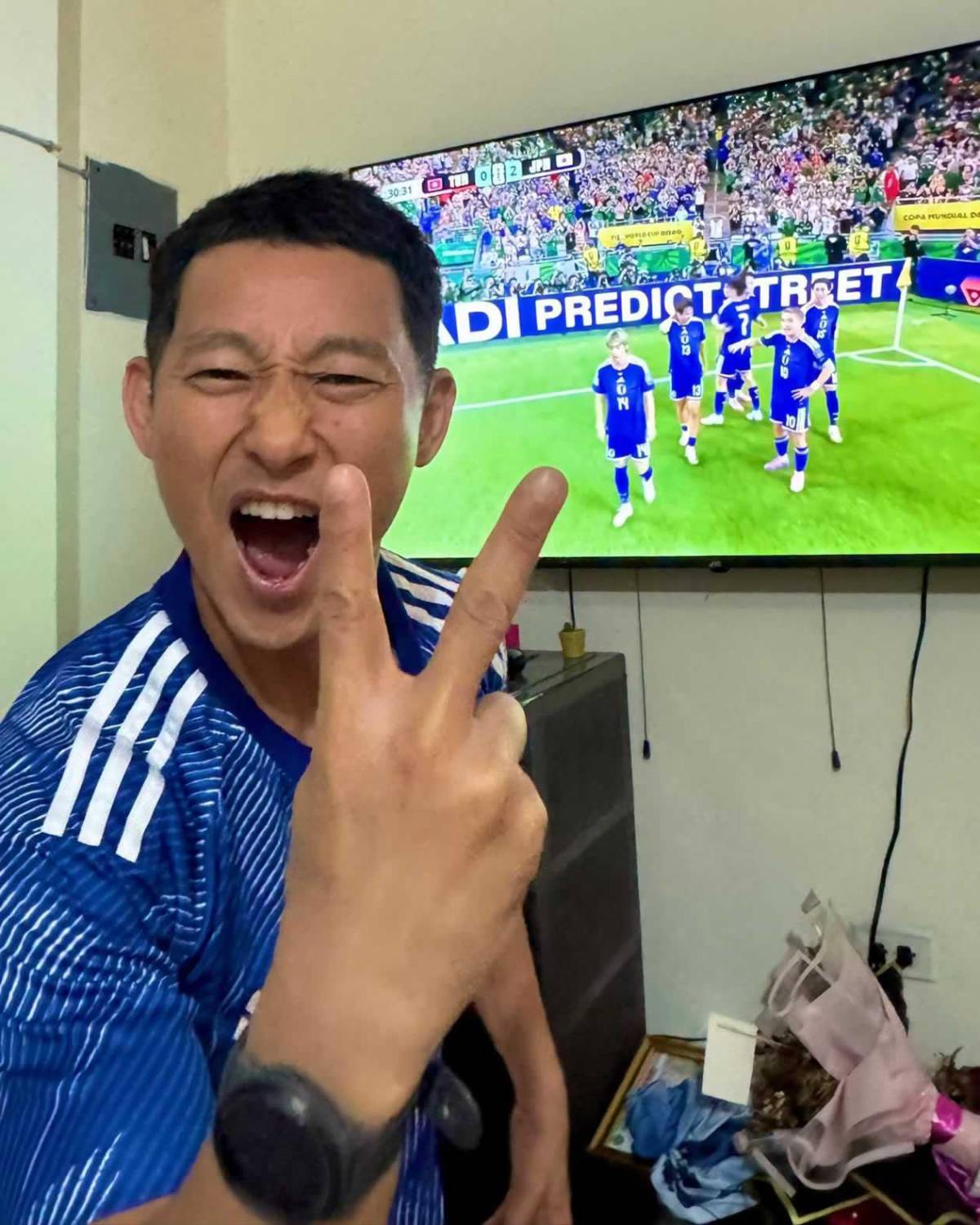¡Qué detallazo! El sorprendente regalo de Carlos Espina a Shin Fujiyama en pleno Mundial