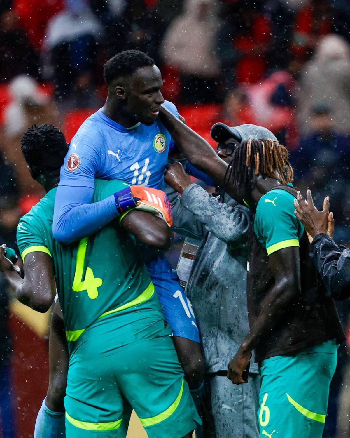 Escándalo Copa África: Senegal se va del campo vs Marruecos, vuelve y es campeón