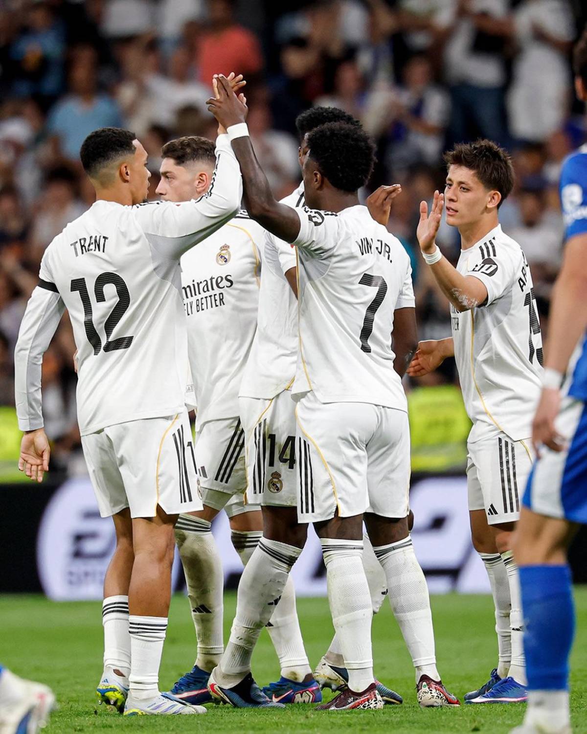 Vinicius reacciona a silbidos, el que ya no quieren en el Real Madrid y buen gesto de Mbappé