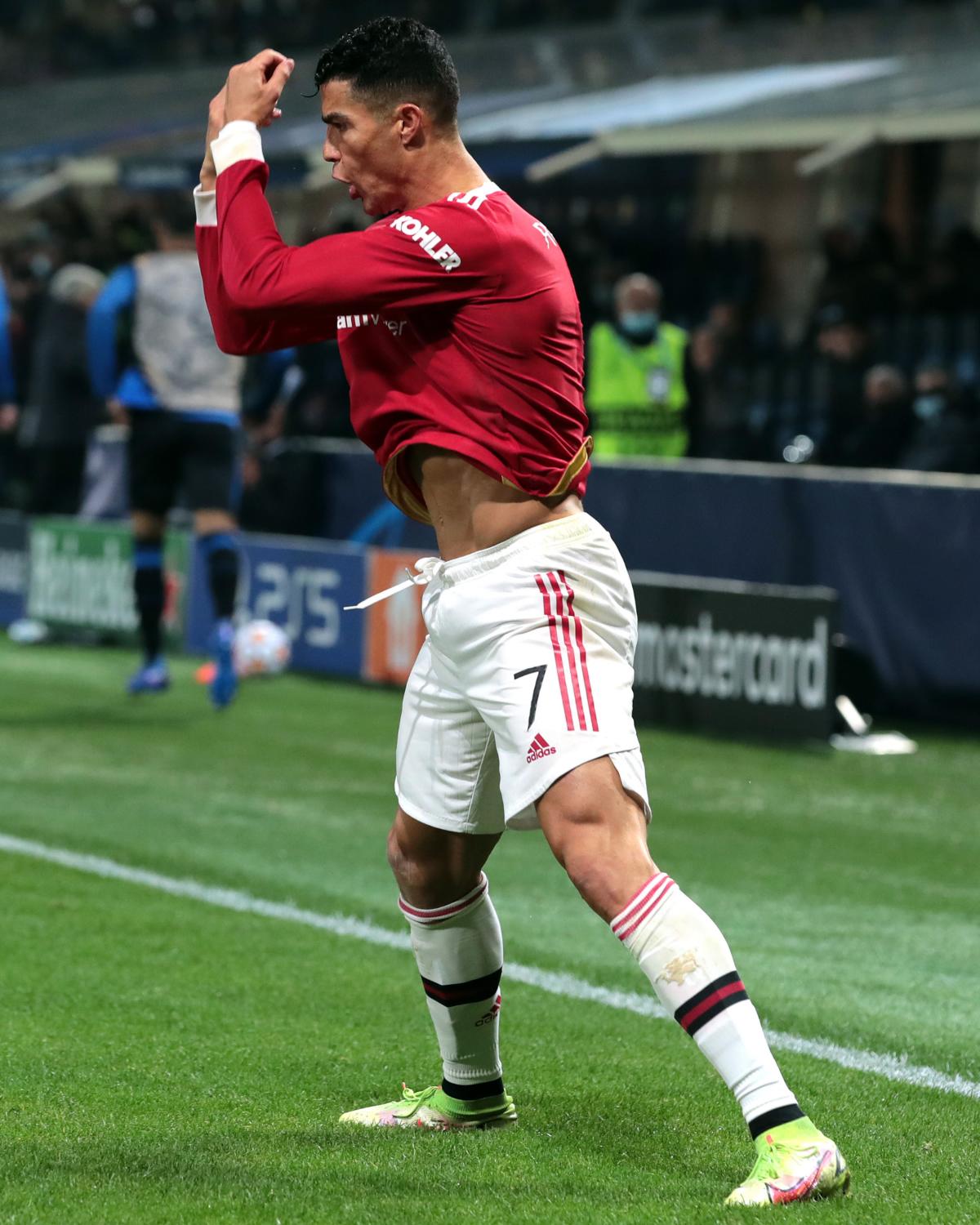 Cristiano Ronaldo festejando su golazo contra Atalanta.
