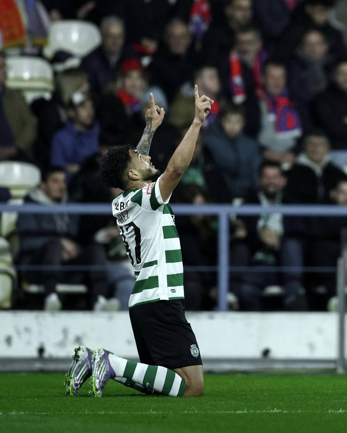 Bota de Oro 2025-26: Triplete de goleador amenaza a Mbappé, Haaland y Kane