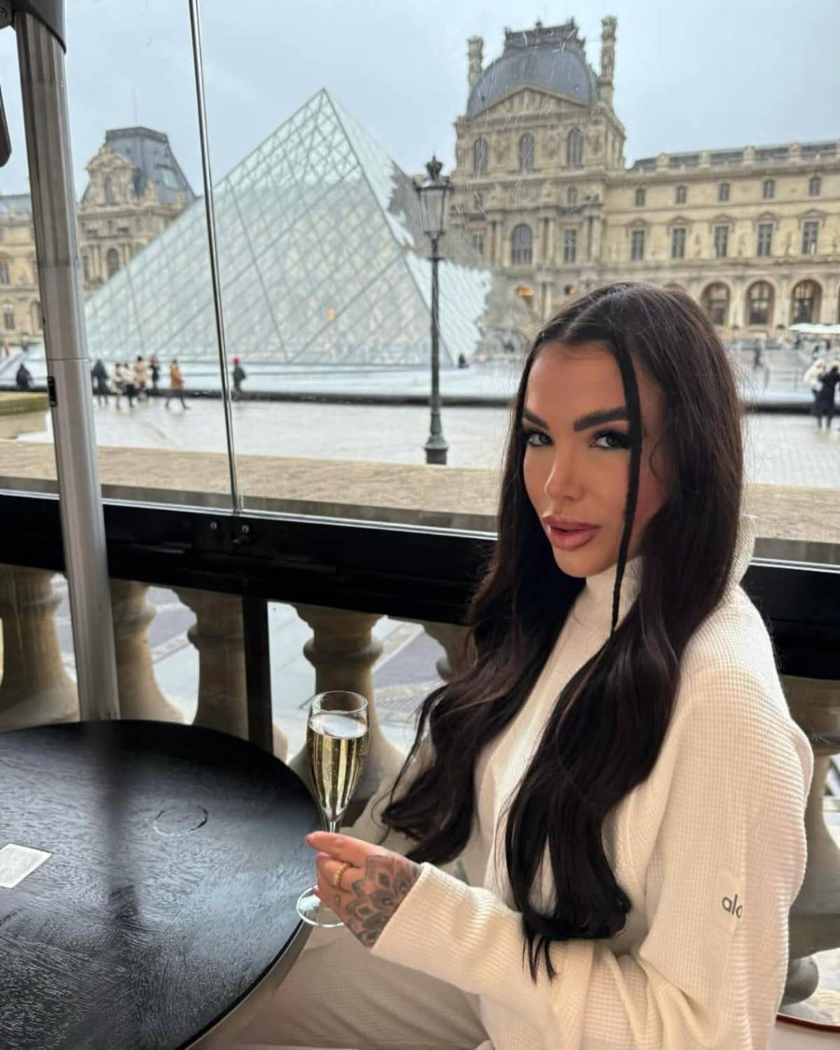 Misterio en Dubái: ¿quién era Kauana Bilhar, la influencer que cayó desde un piso 27?