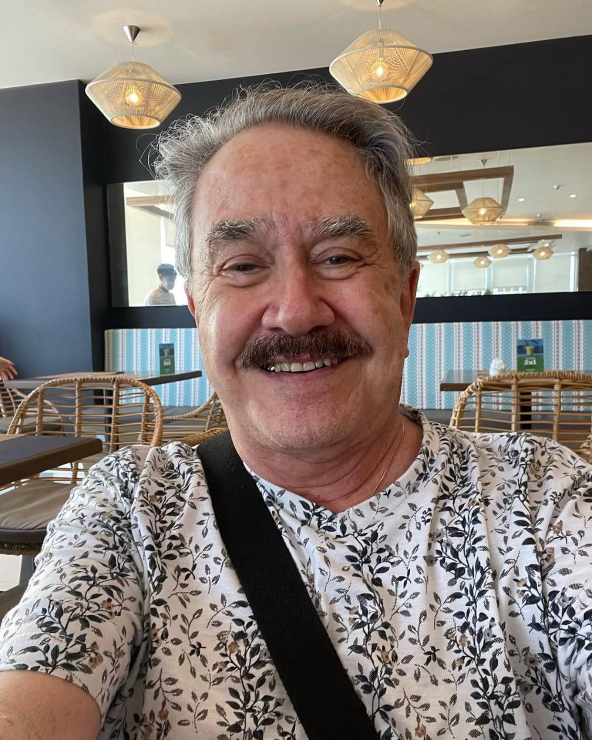 Pedro Sola convive con perros rescatados y revela que casi llora