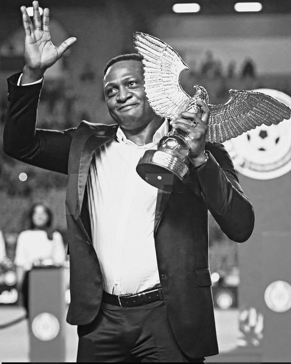 Fallece reconocido futbolista tras desplomarse en pleno partido: Murió en el campo