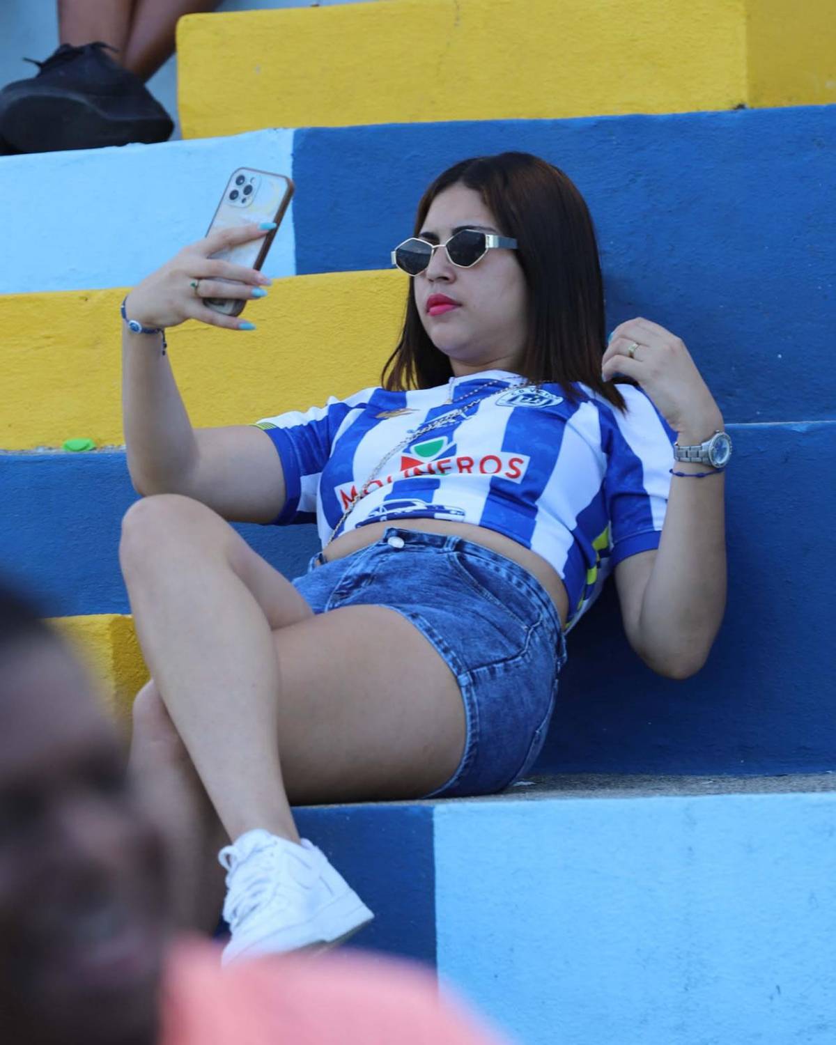 Las bellas chicas de la jornada 20: Colochas enamoran y la policía que cautivó