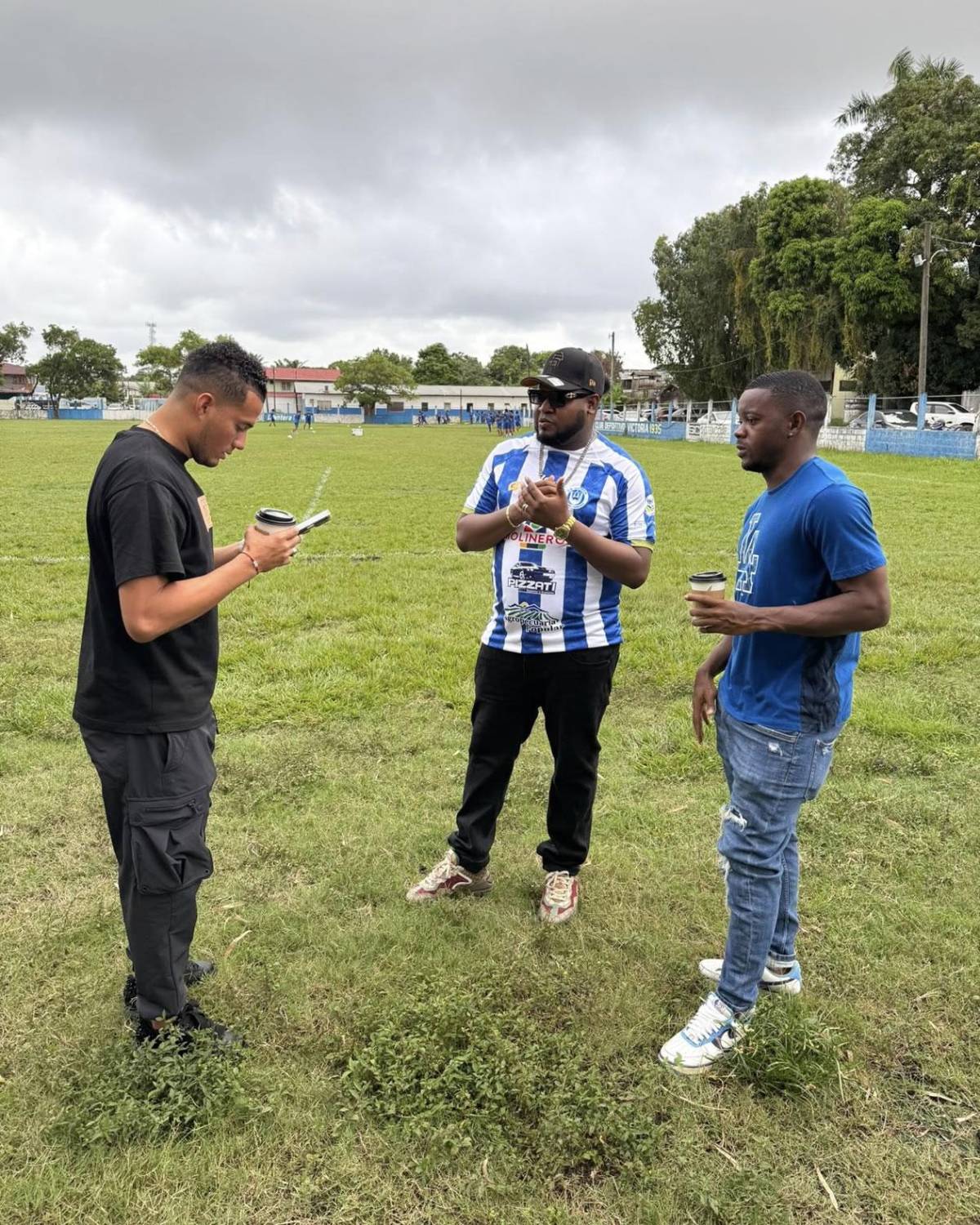 La More, manos a las obras en el Victoria: charla y convenció a dos jugadores a volver al club