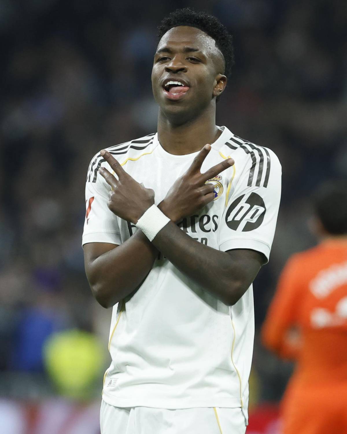 Real Madrid 'ayudado' con penales, Vinicius imita baile de Yamal y hondureña en el Bernabéu
