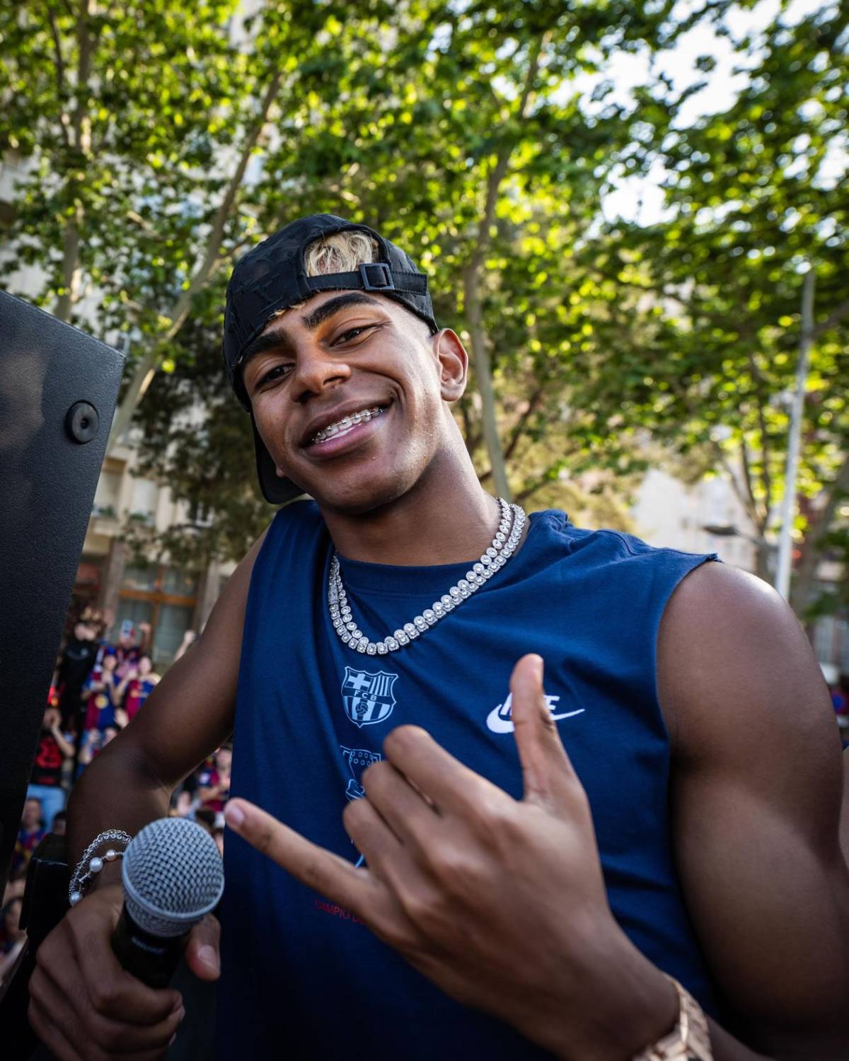 Rúa del Barcelona: jugadores se burlan de Vinicius y dardo de Lamine al Real Madrid