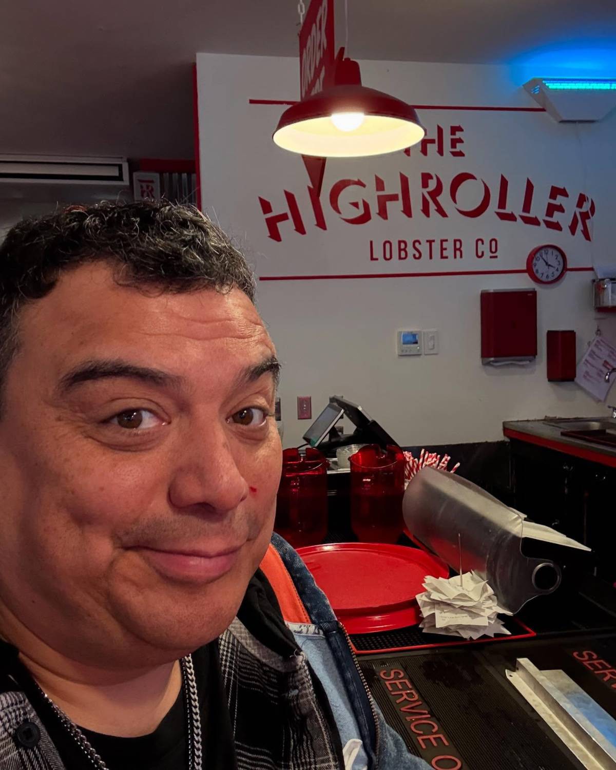 Uno de los mayores evasores de impuestos de California: acusan a comediante hondureño Carlos Mencía