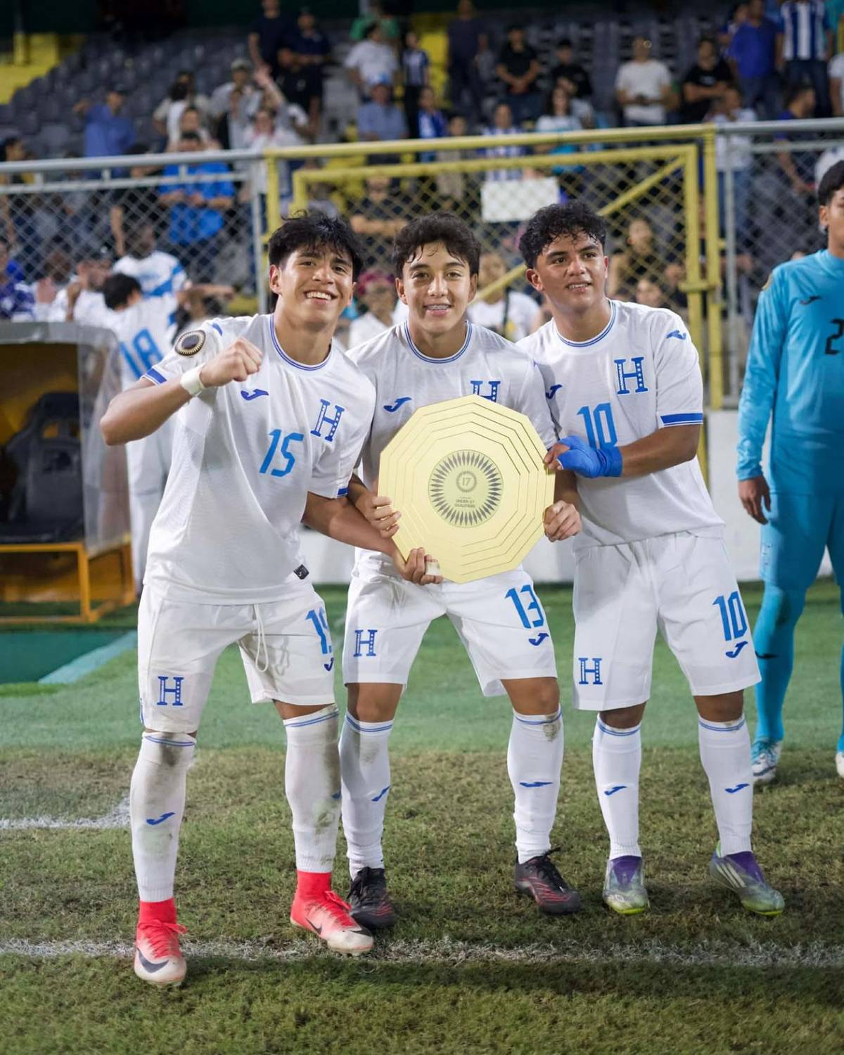 Honduras celebra clasificación al Mundial Sub-17: buen gesto y bellas chicas