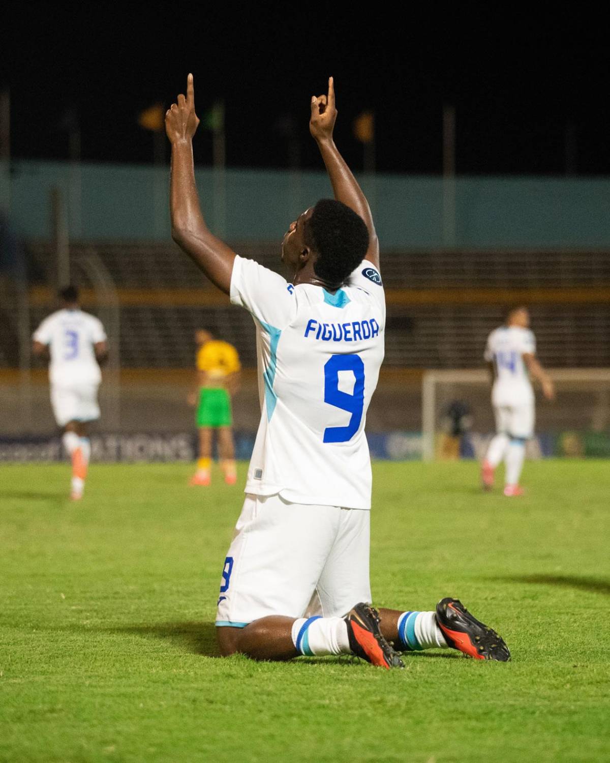 Keyrol se desahogó llorando, polémica contra Honduras y así fue el histórico triunfo en Jamaica
