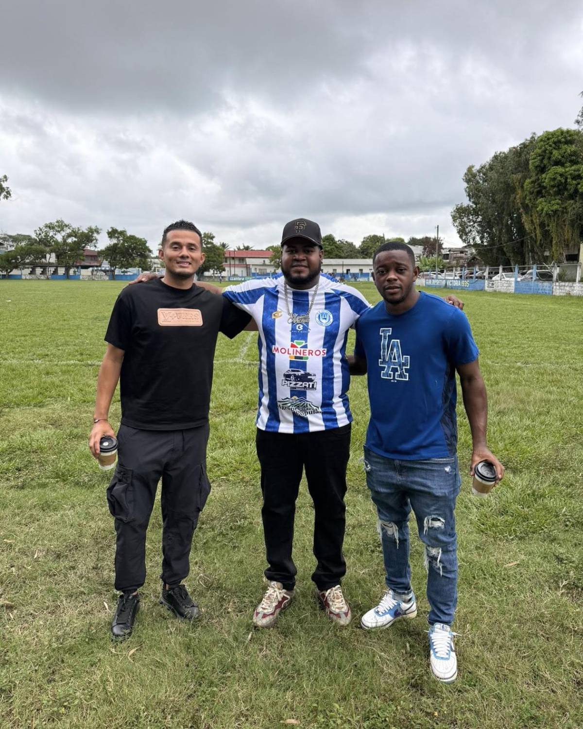 La More, manos a las obras en el Victoria: charla y convenció a dos jugadores a volver al club