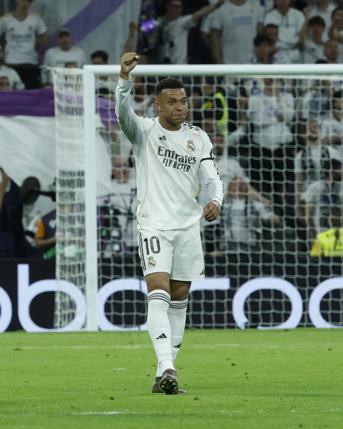 Vinicius reacciona a silbidos, el que ya no quieren en el Real Madrid y buen gesto de Mbappé