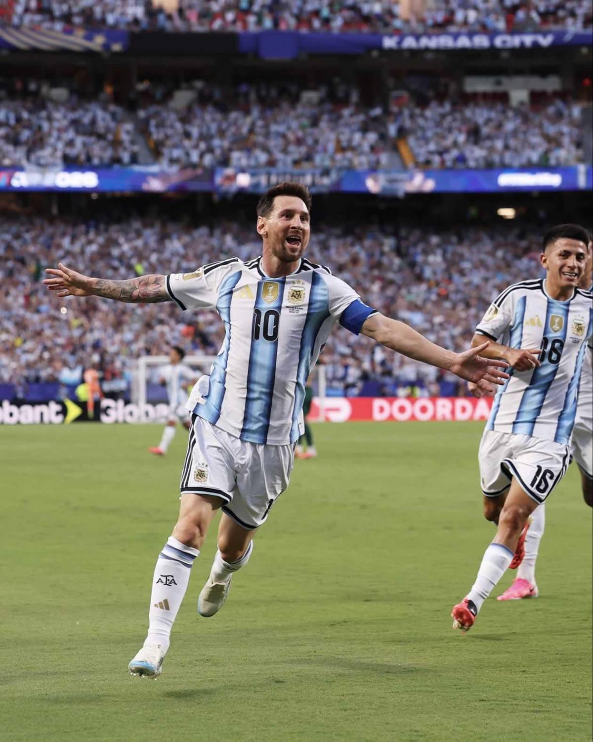 Show de Messi, su llanto, errores del VAR en Argentina - Argelia y Antonela robó miradas