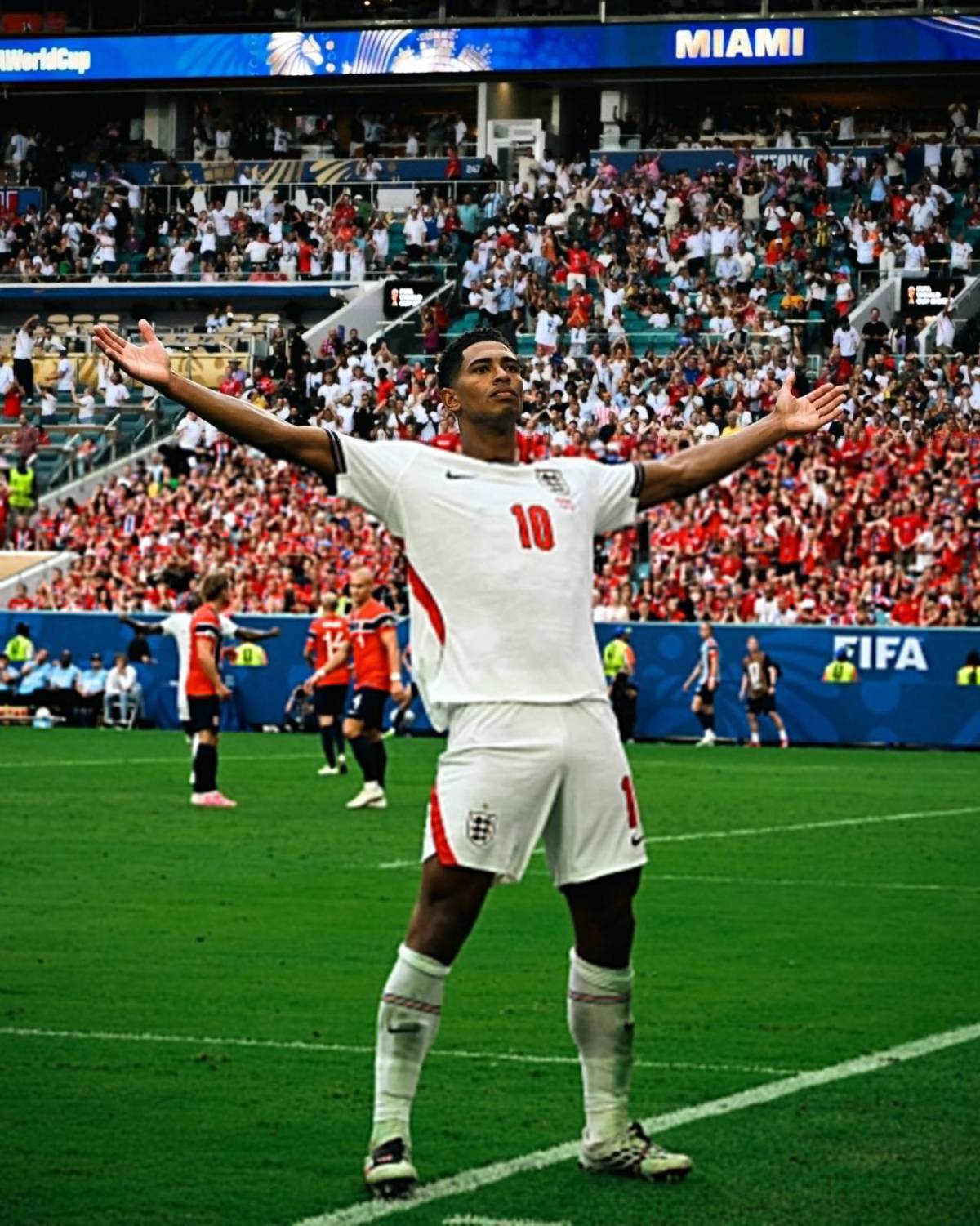 El escándalo en gol de Bellingham, quejas de Noruega, el villano y festejo de Inglaterra