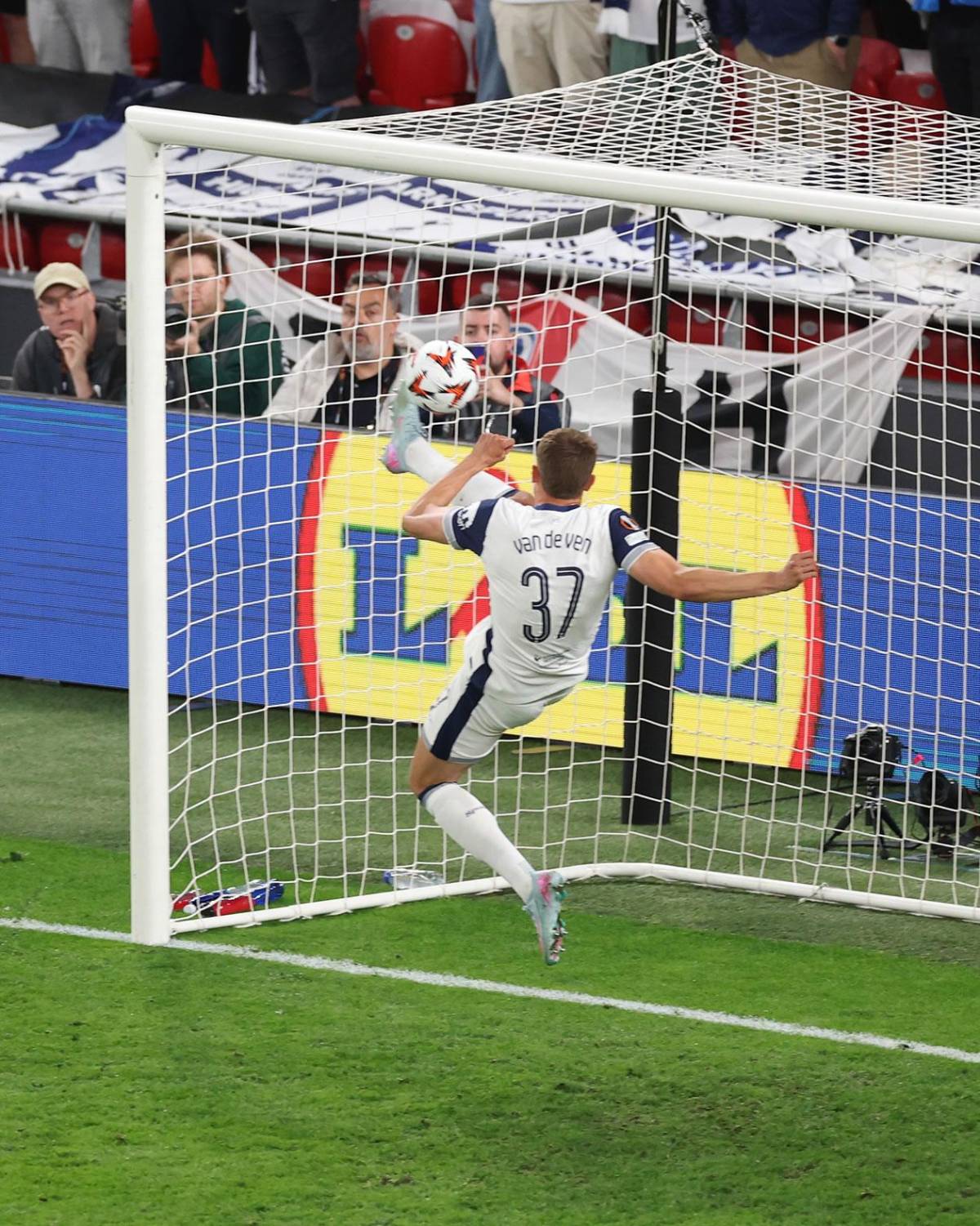 Tottenham celebra la Europa League, llanto de Heung-Min Son y tristeza del United