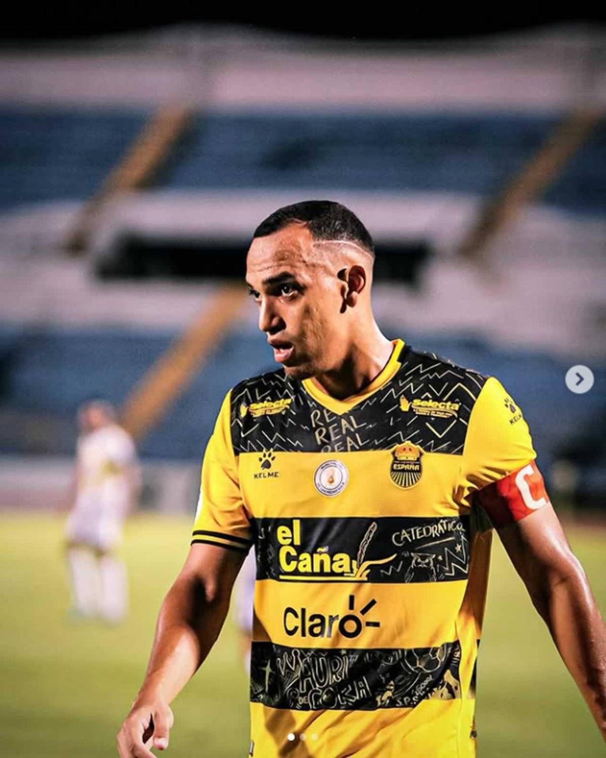 Hermosa licenciada contrae matrimonio con futbolista de la Liga Nacional de Honduras