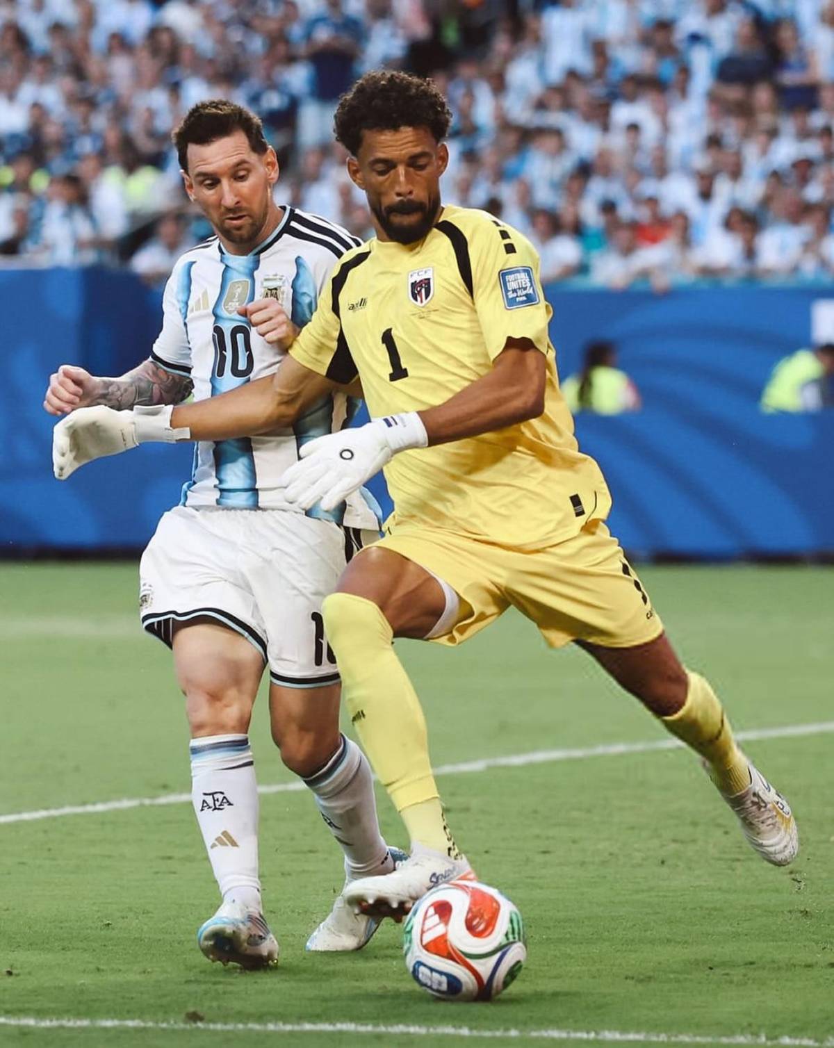Vozinha ya es número uno tras su Mundial y supera a grandes porteros: ¿Compañero de Messi?