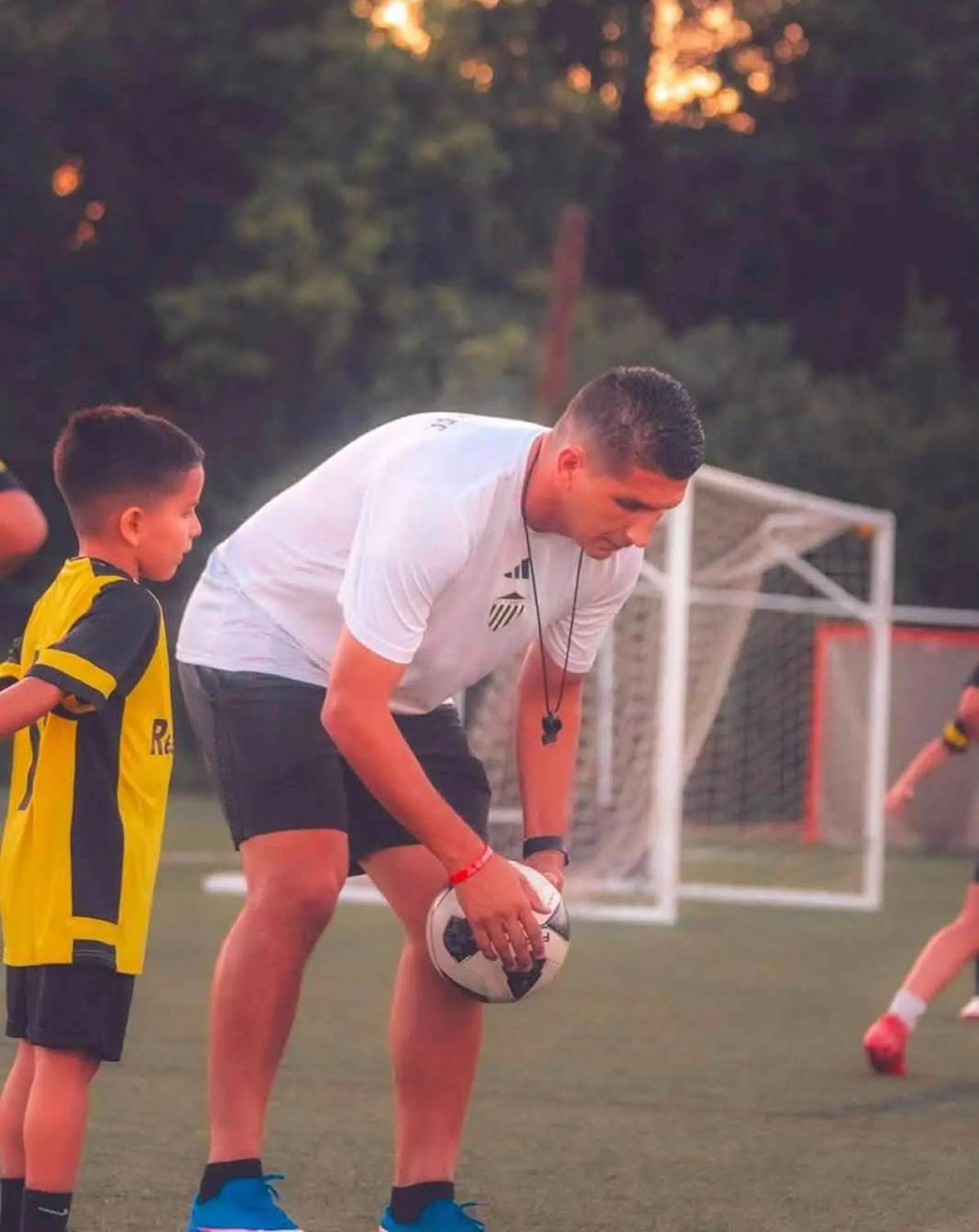 Johnny Leverón dejó el fútbol en silencio y ahora tiene nueva vida en EEUU: de qué trabaja
