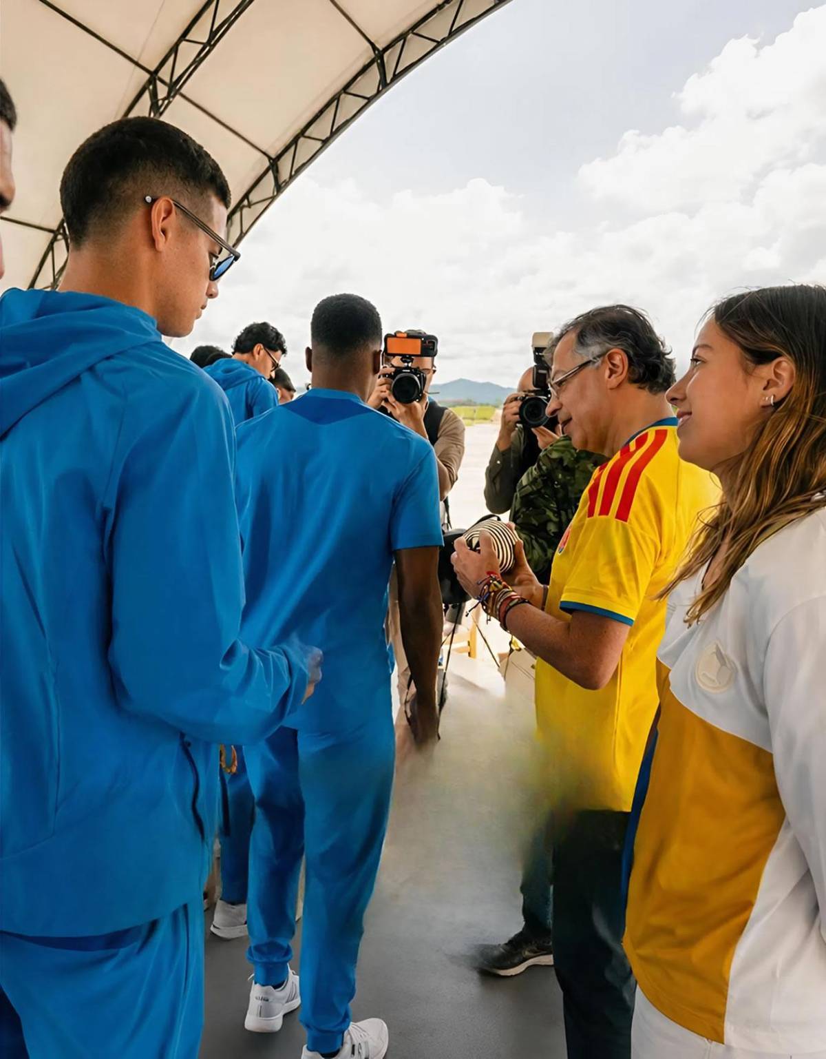 James Rodríguez protagoniza escándalo en Colombia: Tan machito con una niña...