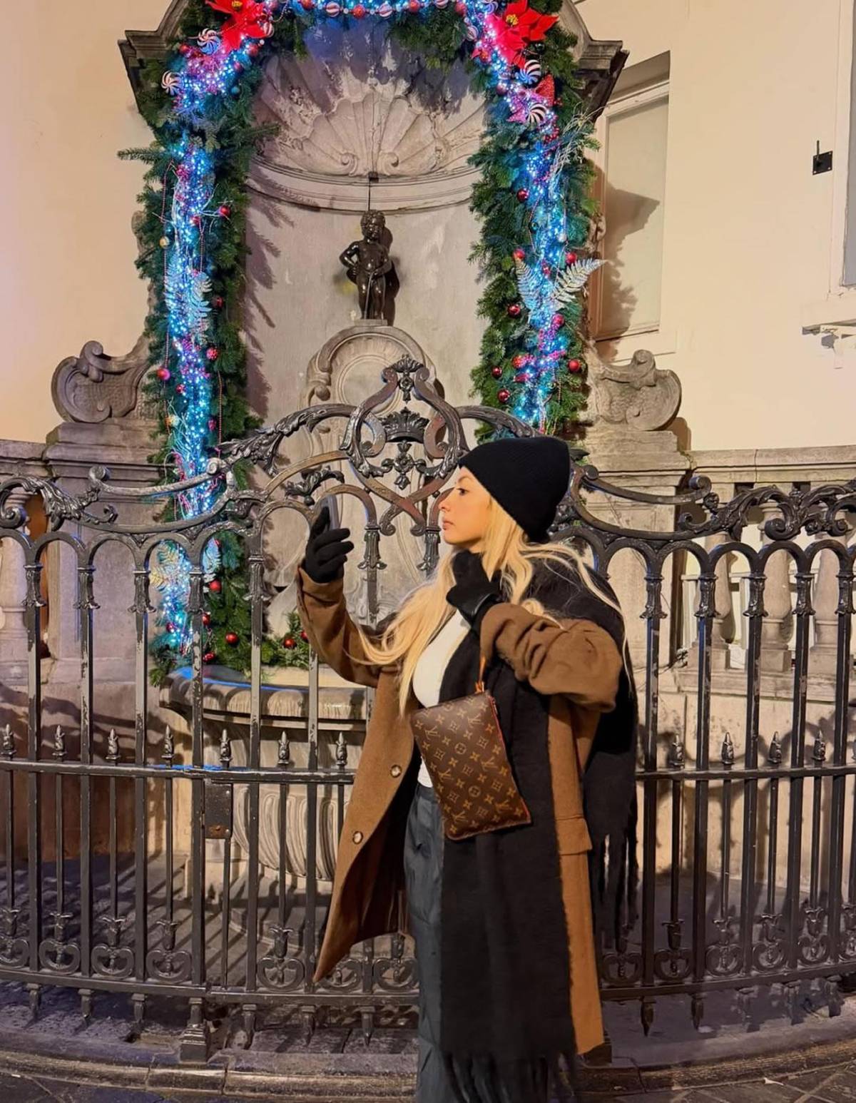 'Barbie' hondureña deslumbra en Europa con legionario: Champions en el Bernabéu