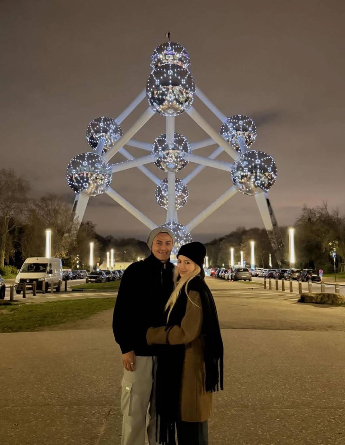 'Barbie' hondureña deslumbra en Europa con legionario: Champions en el Bernabéu